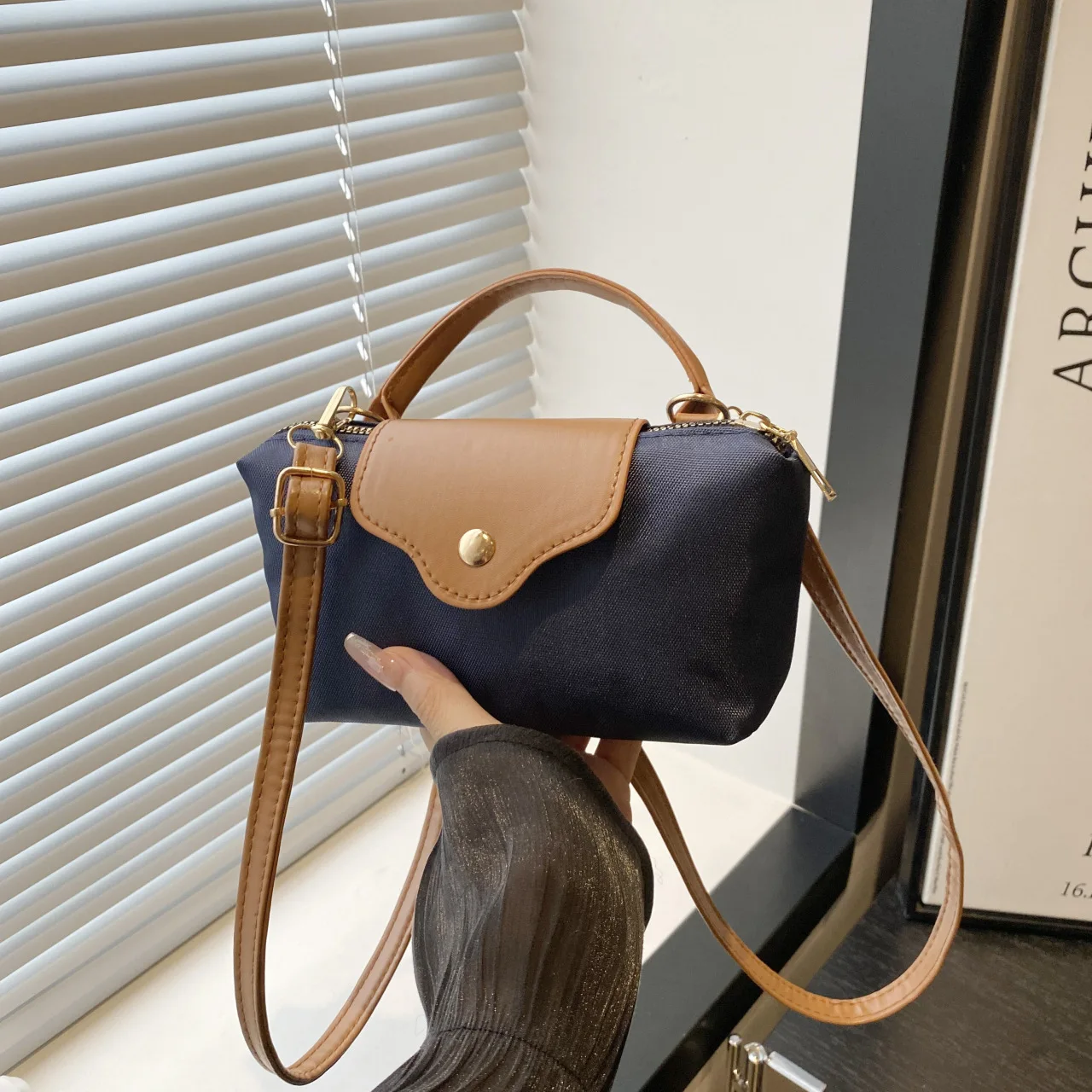 Free Customized Classic Retro Dumpling Bag 2026 New Lightweight Casual Commuter Crossbody Daily Lazy Nylon Shoulder Bag Female