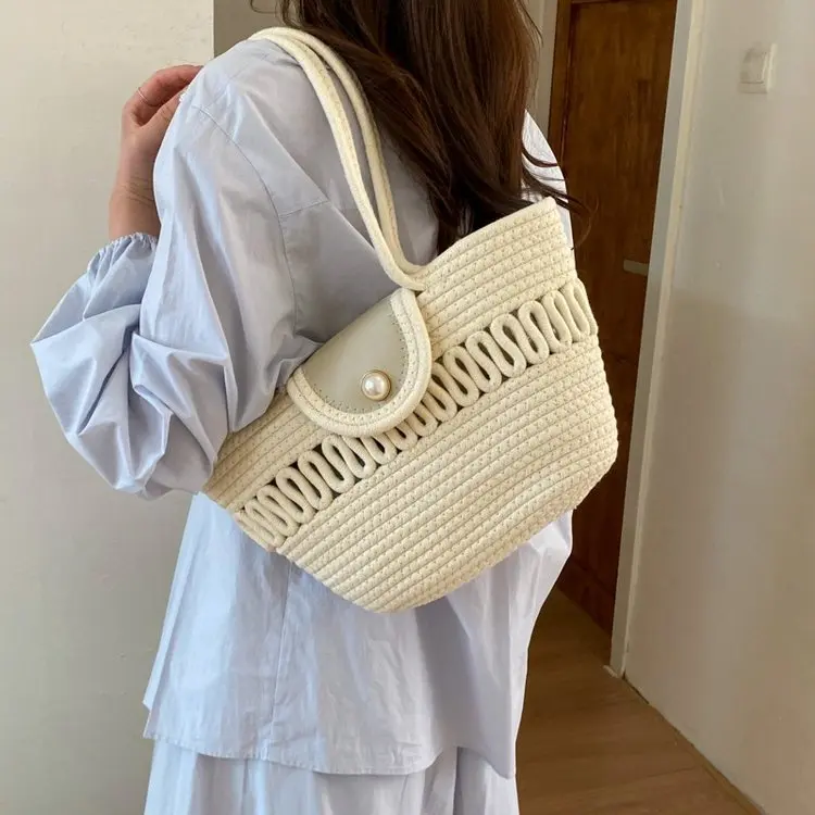 

2026 New Simple Woven Handbag Large Capacity Commuter Tote Bag Versatile Silk Scarf Shoulder Bag Leisure Travel Beach Bag