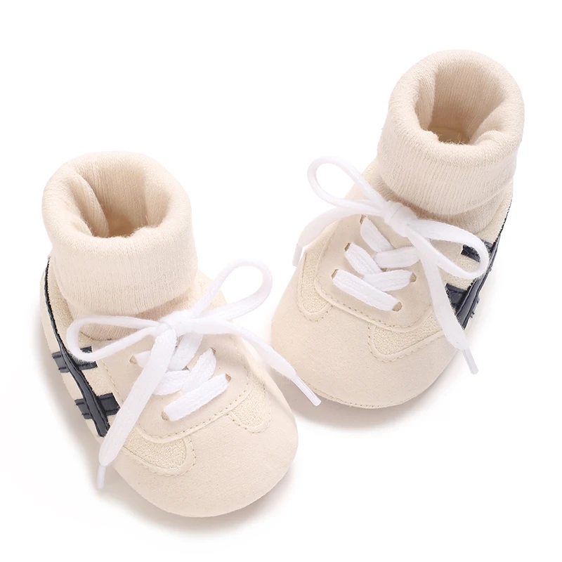 Scarpe da bambino Calzini in cotone morbido Stile che copre la caviglia Scarpe sportive calde autunnali e invernali Scarpe da passeggio per bambini e neonati