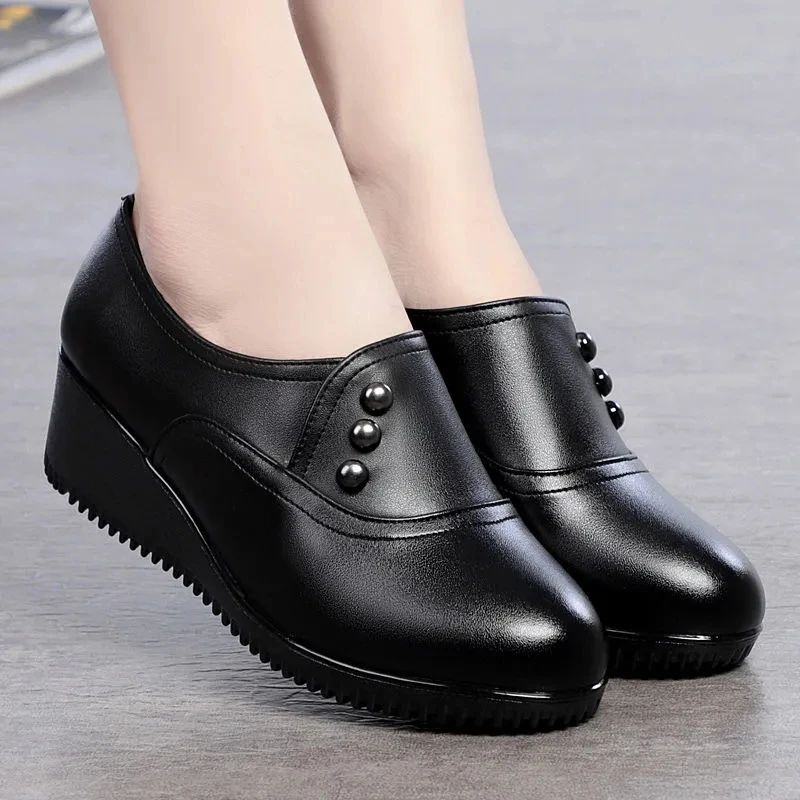 2022 Fashion sli-on loafers woman ballet shoes Grandma black leather casual platform women shoes spring