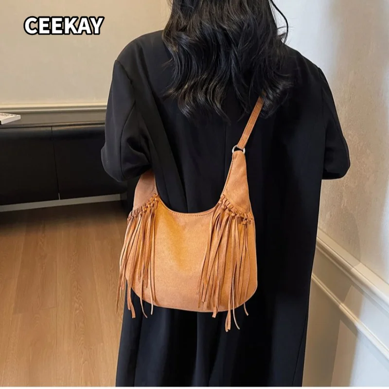 CEEKAY Bolso hobo para mujer, textura de ante color camel, bolso de hombro tipo media luna, detalle de flecos, cremallera, para uso diario, casual, minimalista