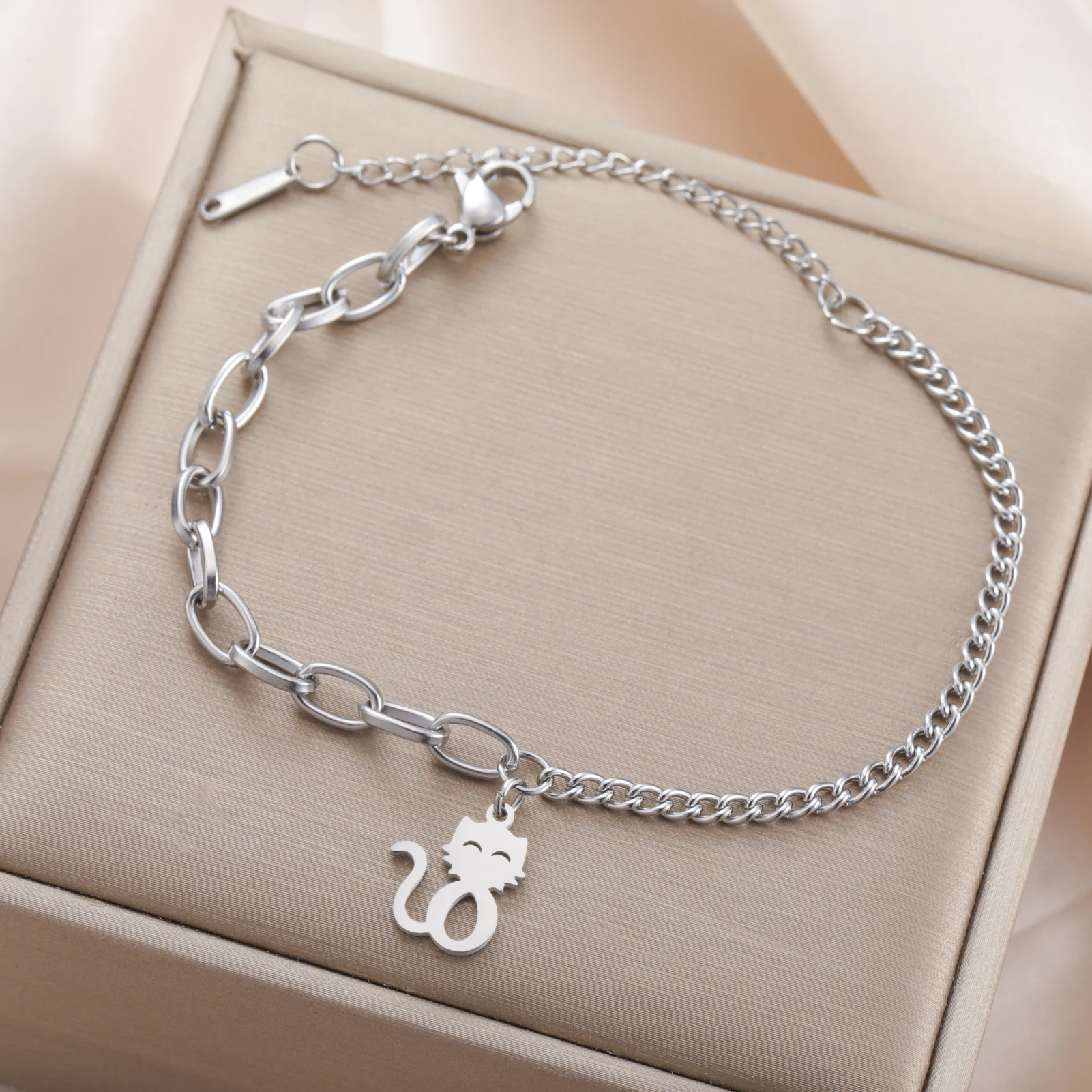 Cazador لطيف القط هريرة أساور ساحرة للنساء الفتيات الفولاذ المقاوم للصدأ سوار لليد العصرية مجوهرات هدية عيد الحب 2025