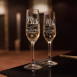 Set di 2 bicchieri personalizzati per la festa nuziale Mr and Mrs Champagne Flute personalizzati per la sposa e lo sposo regalo unico