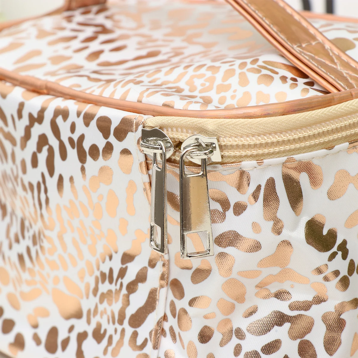 

Leopard Print Bag Women Large Capacity PU Zipper Container Travel Outdoor Women Zipper Makeup Container Storage
