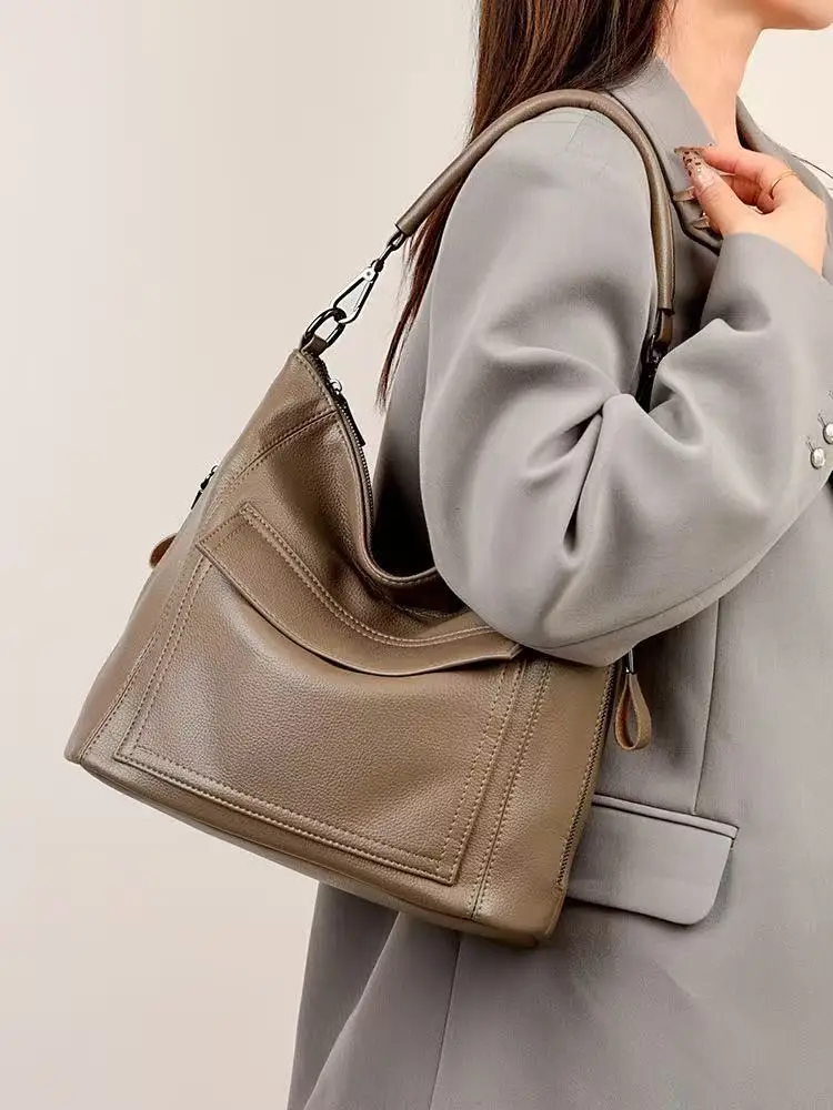حقائب كتف ذات مقصورة داخلية ناعمة 2025 حقائب عالية الجودة بألوان متباينة للنساء حقائب يد نسائية بسحاب على الموضة H01