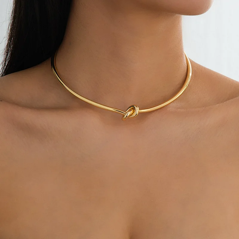 Minimalist Hollow O…