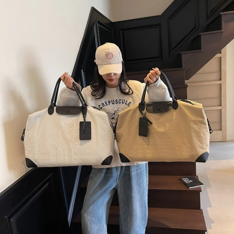 

Stylish Fashionable Crossbody Bag Minimalist Unique Trendy Design Large Capacity Leather Commuter For Women