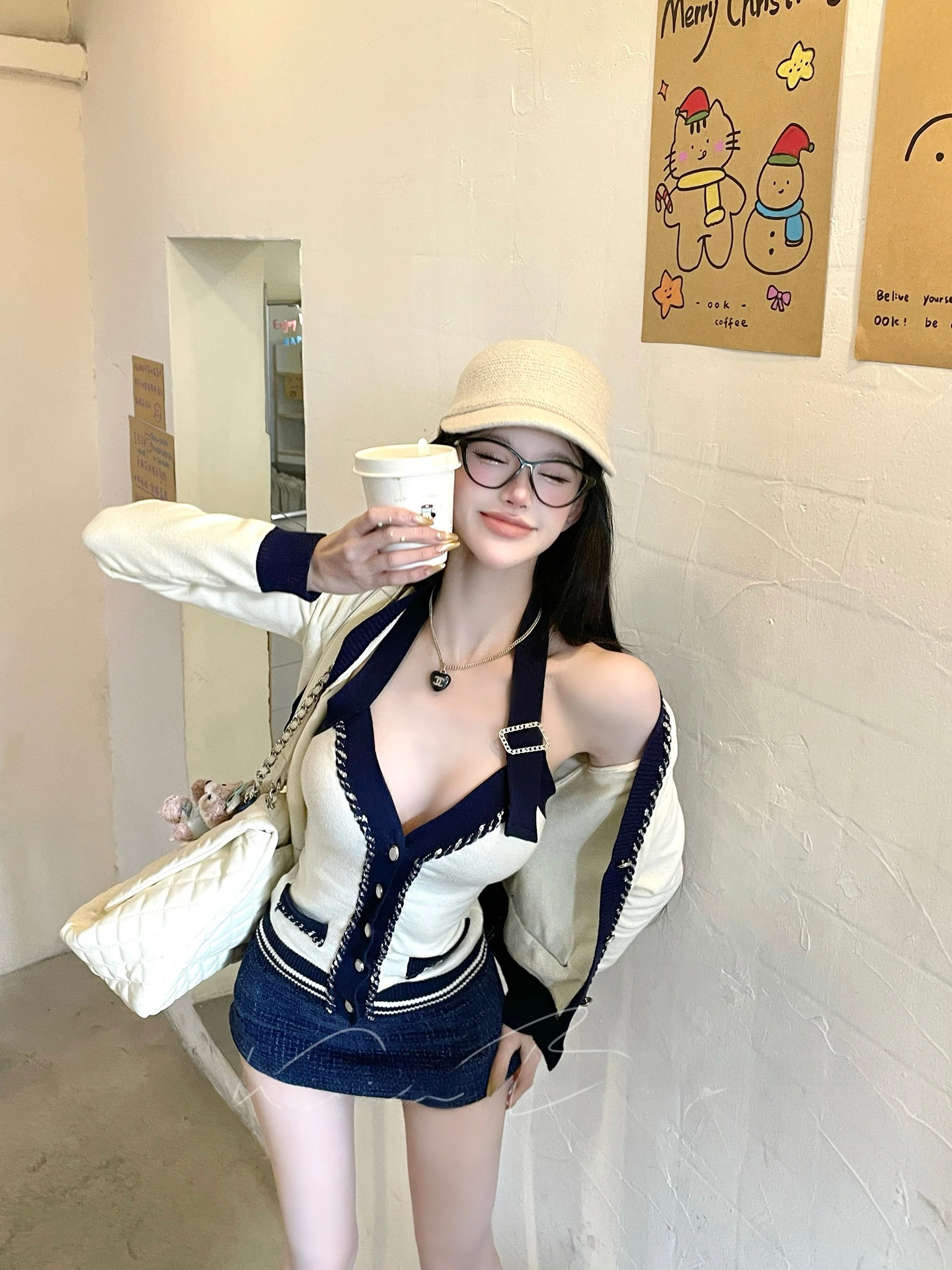 

Корейский вязаный комплект-кардиган в стиле Spicy Girl: укороченный, с V-образным вырезом, для женщин, весенний сезон, цветной, утягивающий, из двух частей.