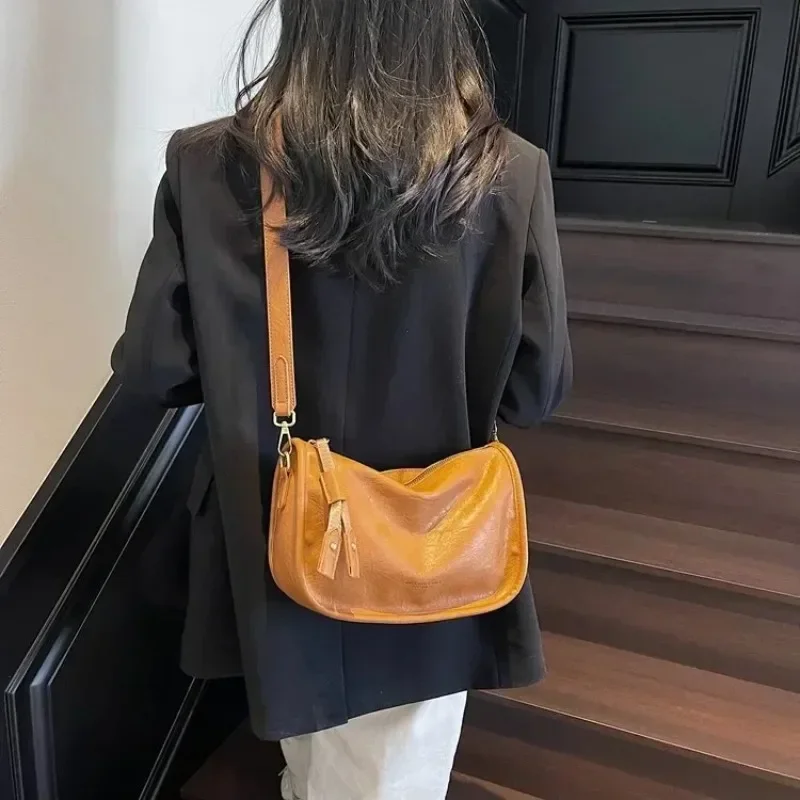 

Fashionable Women's Leather Handbag, Premium Genuine Leather Tote with Removable Chain Strap, Perfect for Casual