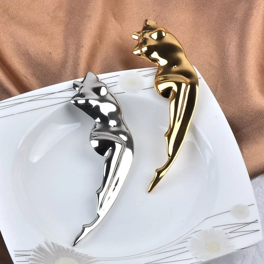 

Luxury Metal Glossy Body Sculpture Brooch for Women Girls Exquisite Unique Fashion Suit Pins Party Vintage Jewelry Gifts