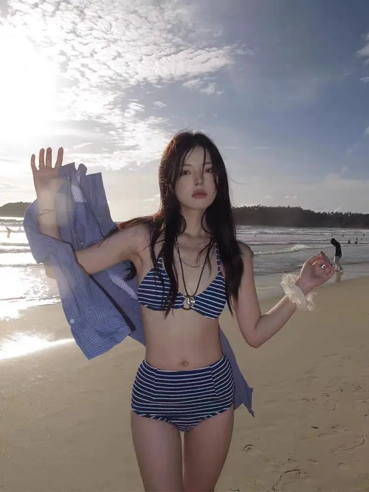 

Сине-белый купальник-бикини в полоску с эффектом пуш-ап для небольшой груди, с вырезами, с высокой талией, утягивающий, сексуальный, с эффектом моделирования фигуры.