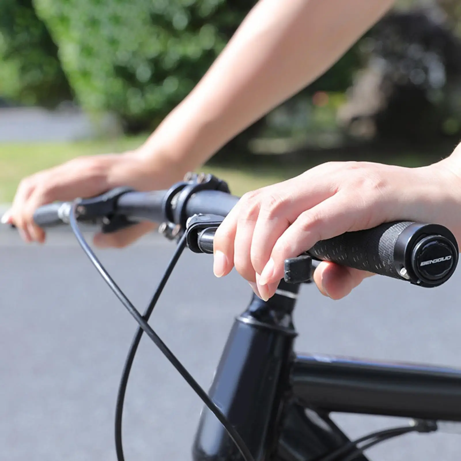 

Comfortable Bicycle Handlebar Grips Lightweight Double Locking Cycling Handle Bar Wrap Breathable for Road Bike Parts