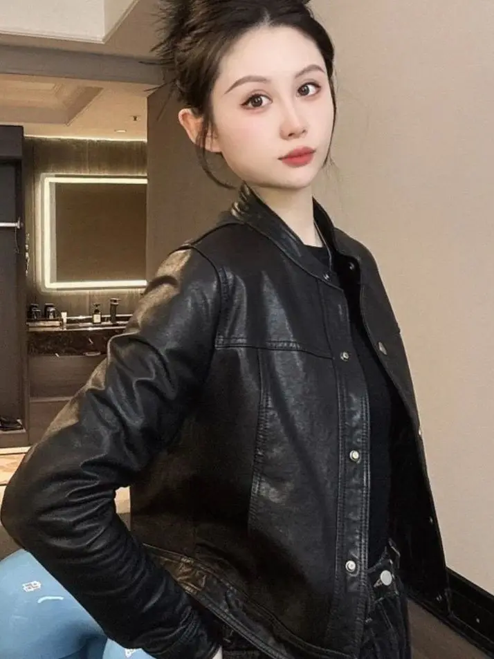 2025 Nuovo Retro Sle Biker in pelle da donna Jaet Autunno Inverno Caldo cappotto ort Fraance Sle Cappotto in PU di fascia alta di piccole dimensioni