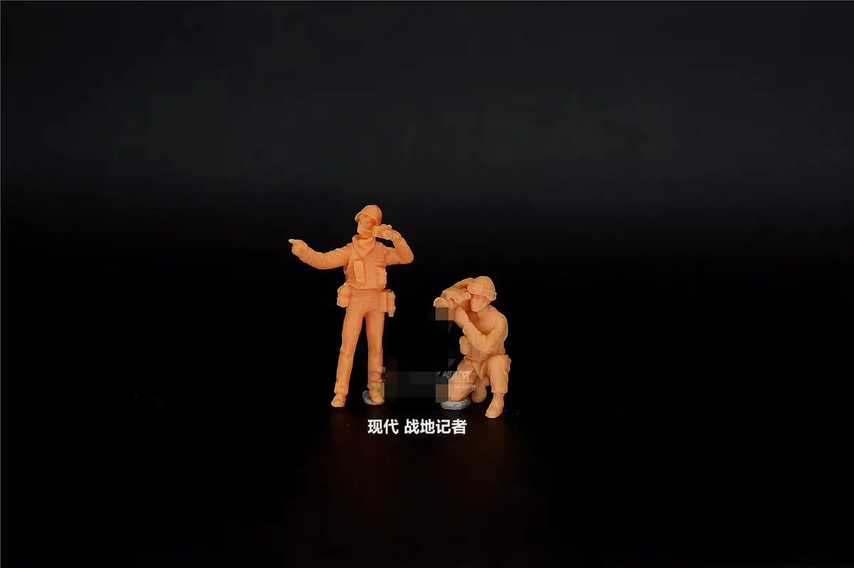 

Miniature resin 1/72 model super mini combat journalist 2pcs/set