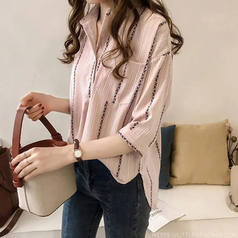 Blusa informal coreana con estampado a rayas para mujer, camisa con botones y cuello de Polo que combina con todo, manga 3/4, moda de viaje de verano