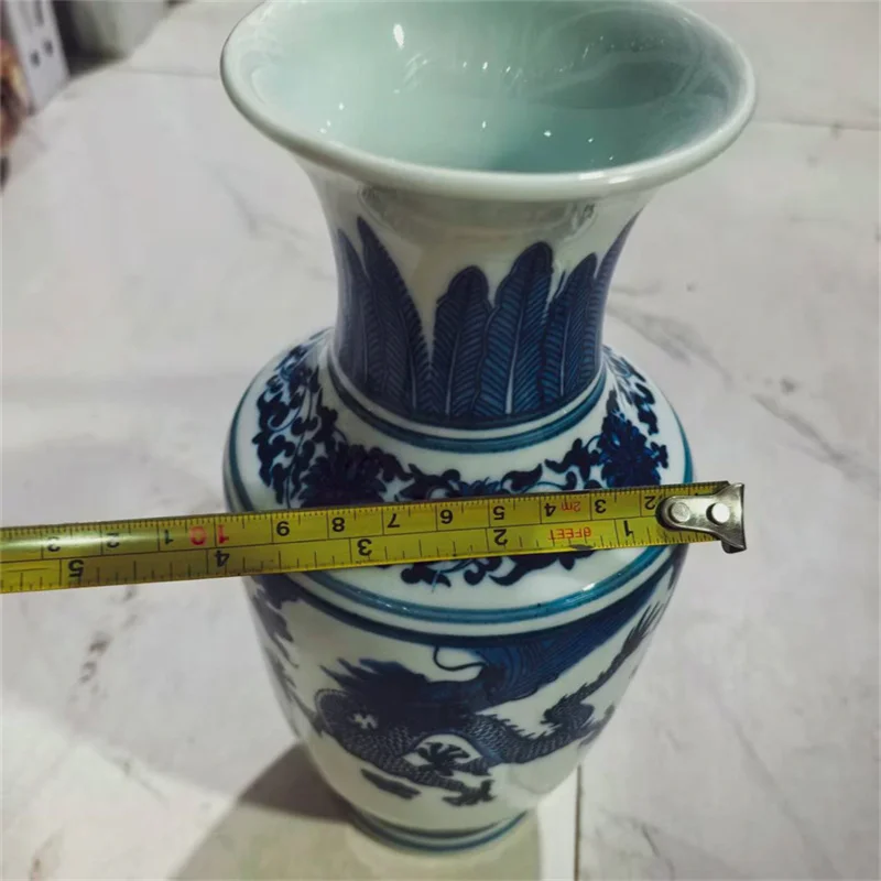 مزهرية من البورسلين الصيني القديم باللونين الأزرق والأبيض على شكل تنين بتصميم زهرة قطعة زخرفية شرقية عتيقة