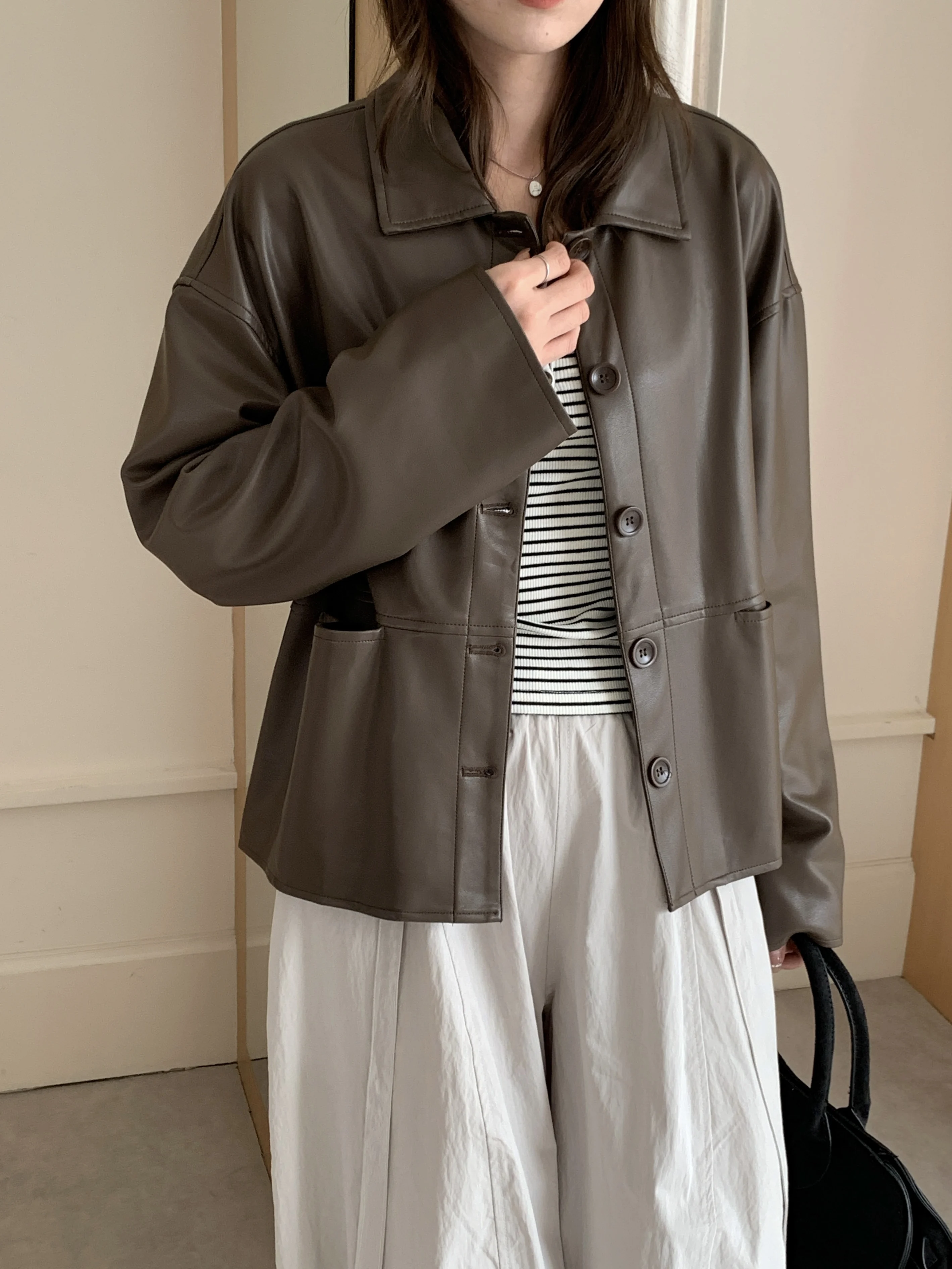 

2 цвета, осень-весна 2026, женское кожаное пальто, короткое модное однобортное пальто с отложным воротником, женская кожаная куртка из искусственной кожи (hf3075