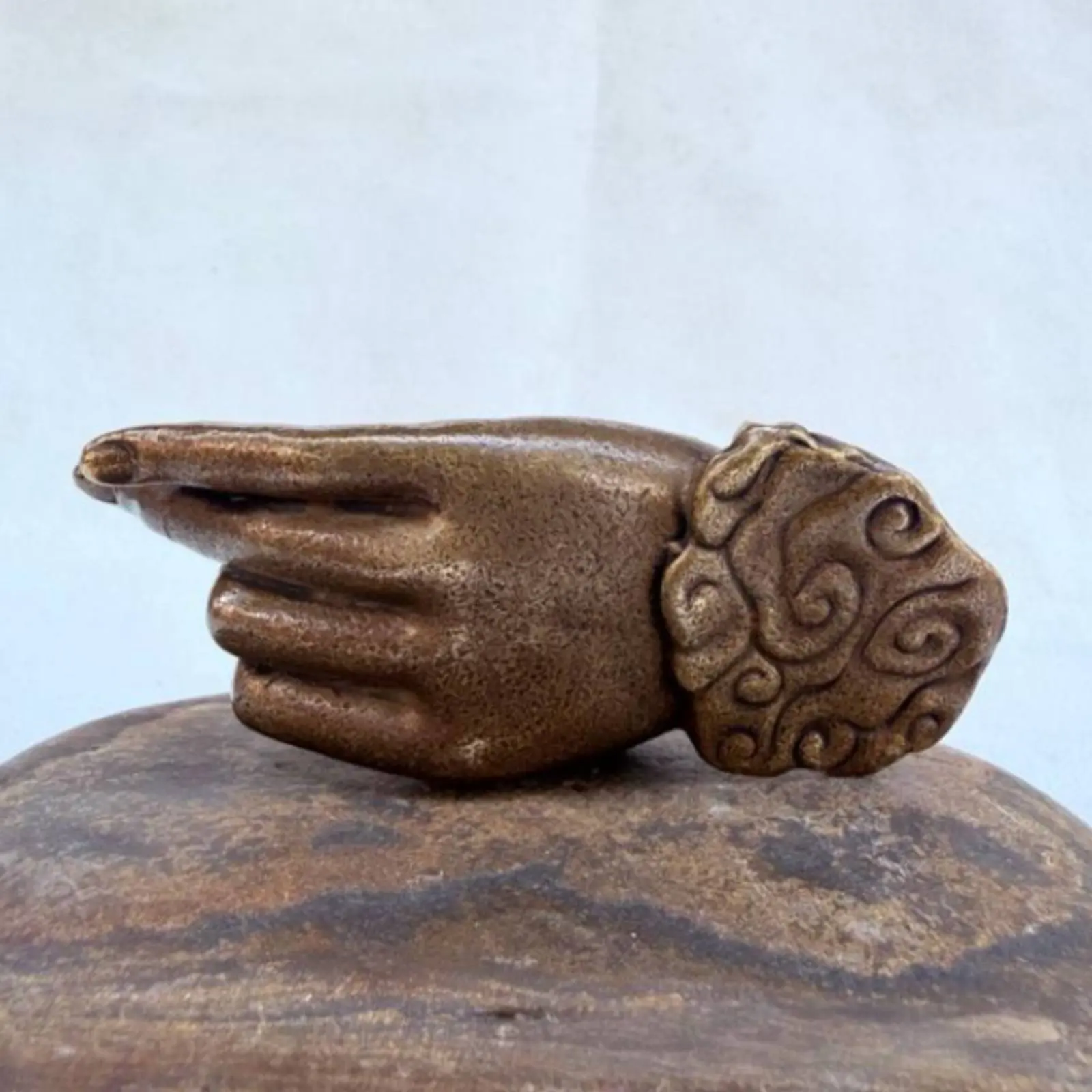 statuette-de-main-decorative-en-laiton-sculpture-de-bureau-ornement-de-table-artisanat-detaille-accent-de-piece-taille-mini-pour-collectionneurs