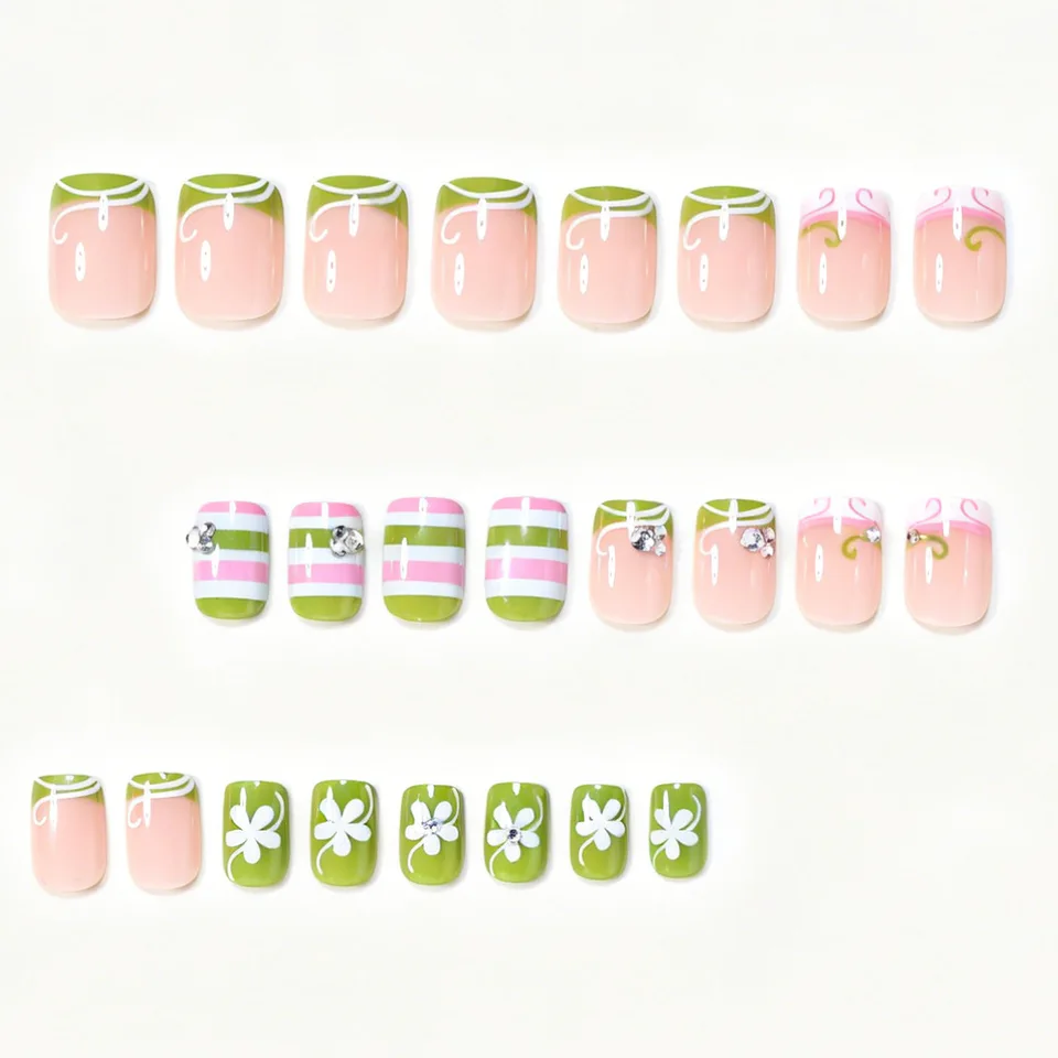 24 piezas de uñas postizas cortas cuadradas frescas, estilo francés con rayas blancas, verdes y rosas, diseños de flores delicadas 4