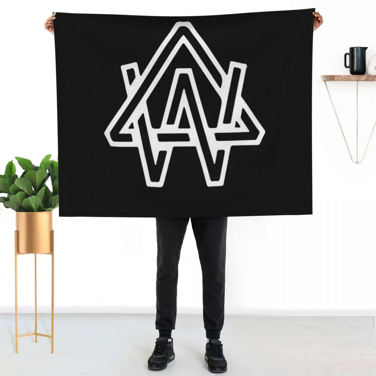 Alison Wonderland NEW LOGO in White Classic Throw Blanket Hairy Moving Fashion Sofas Sofas Soft Big anime Blankets