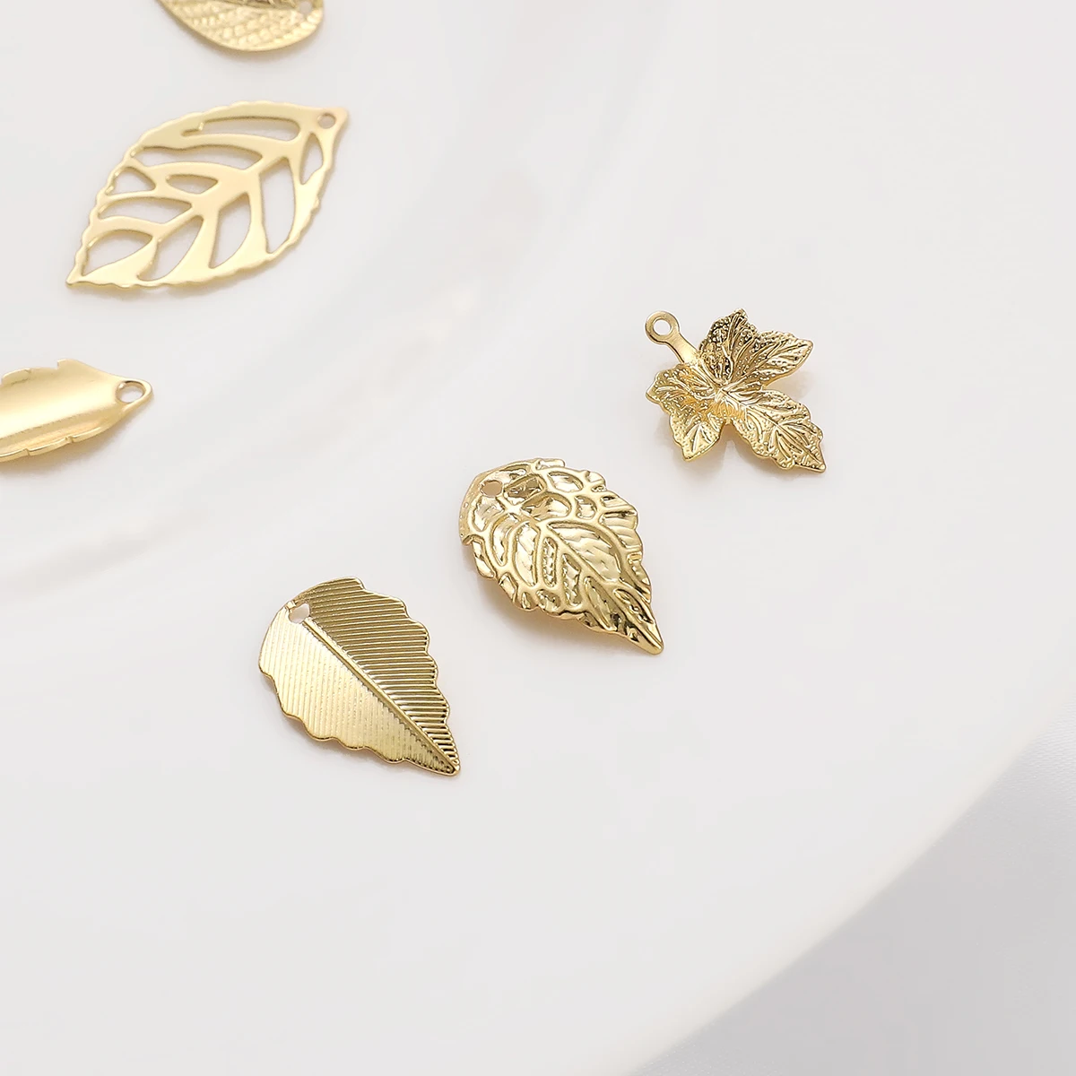 2pcs 14K Gold Plated Brass Plant Leaves Charm Pendants Charms for Earrning Bracelet Necklace DIY Jewelry Making Craft