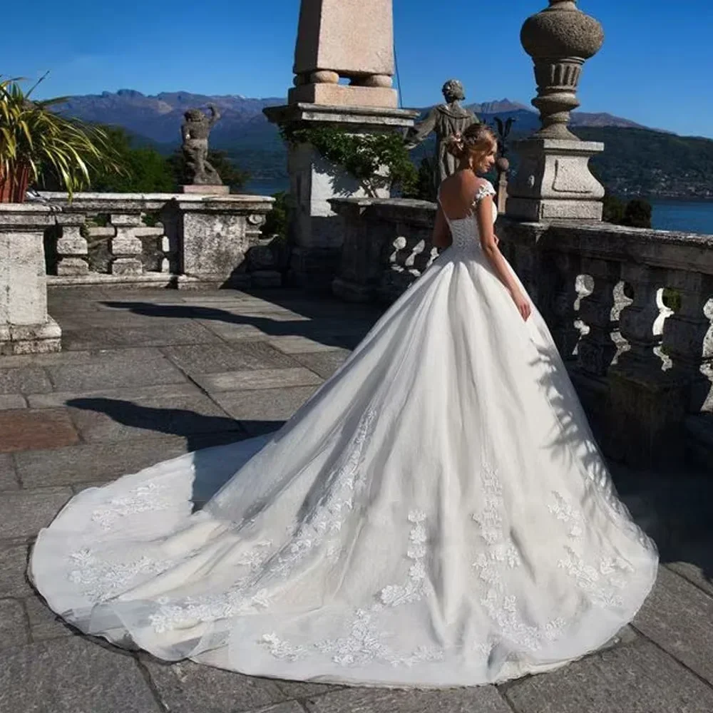 Customized Vintage Wedding Dresses 2025 Scoop Short Palace Dream Lace Applique Princess Bride Dress Wedding Gowns