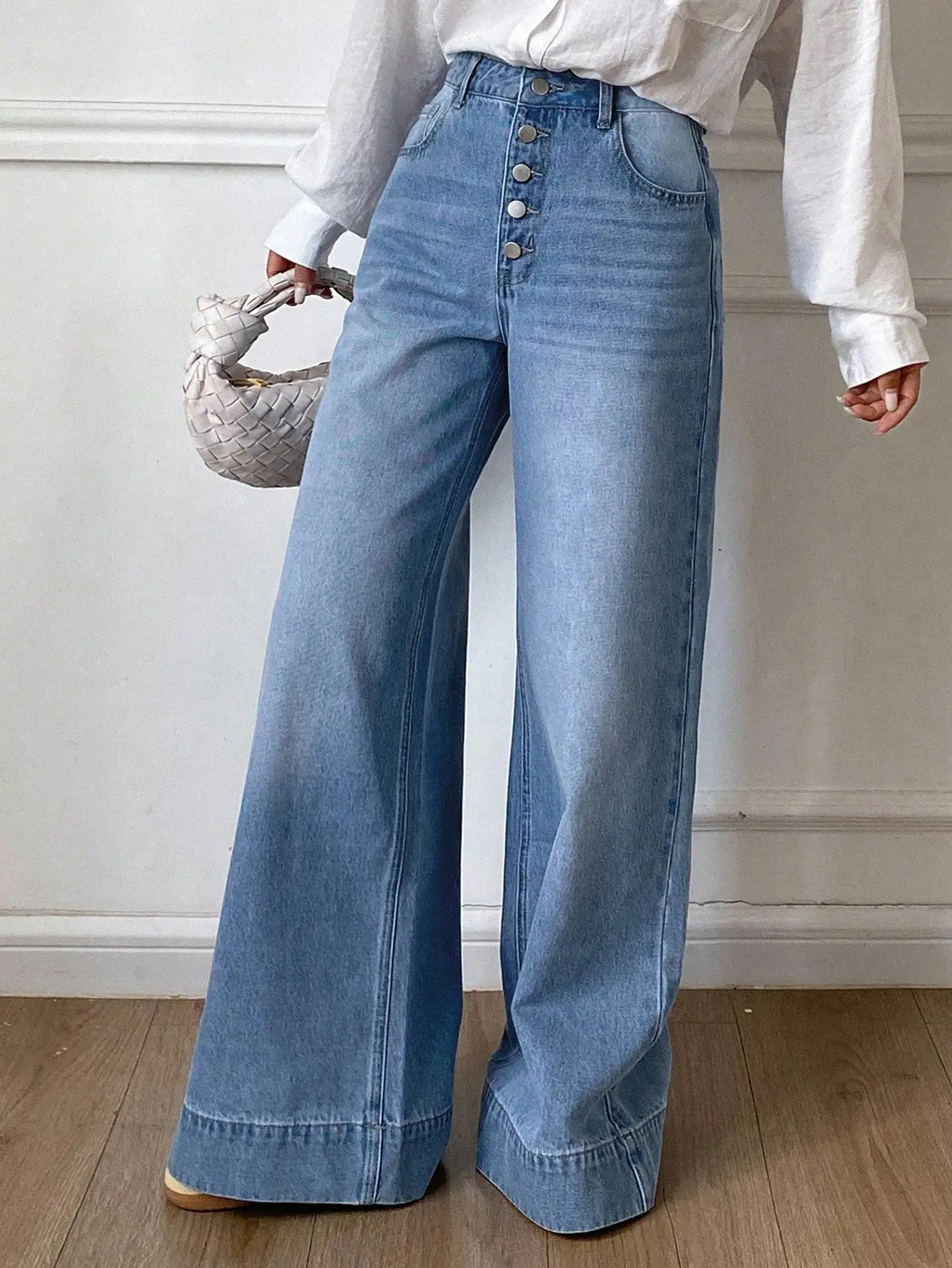 

Женские джинсы с высокой талией и широкими штанинами, на пуговицах, светлого оттенка, повседневные брюки