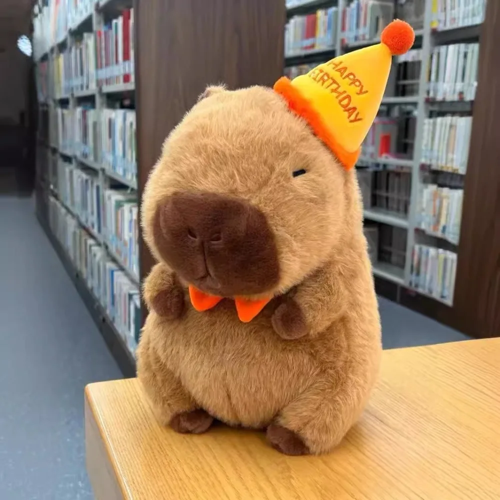 Vendita calda Kawaii Buon compleanno Cappello Capibara Peluche Bambola Simulazione Peluche Animali Super morbido Divertente Ragazza dei ragazzi Regalo Decorazioni per la casa