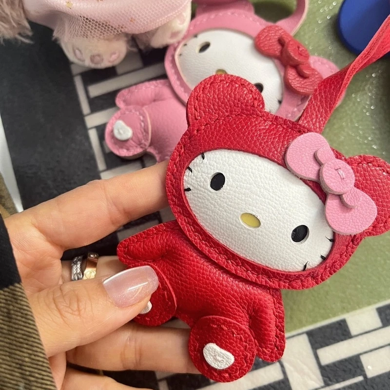 

Оригинальный милый брелок ручной работы из овчины Hello Kitty, подвески, сумки через плечо, аксессуары, подарки на день рождения, милые украшения