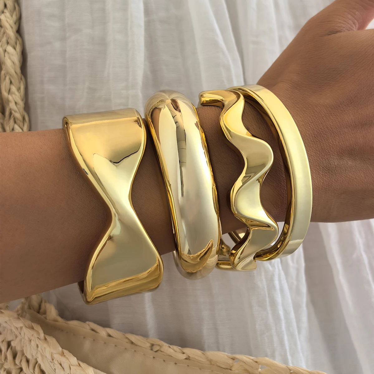 4pcs Vintage Exaggerated Old Coin Style Resin Gold Color Bangle Bracelet Set For Women Boho Daily Party Wear Jewelry Gifts New