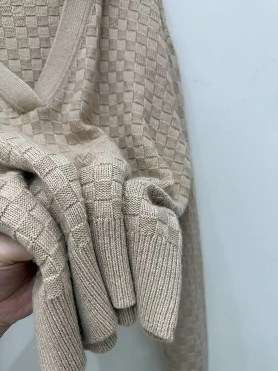 

Women Plaid Knitted Pullover Solid Color Long Sleeve V-Neck Loose Female Sweater
