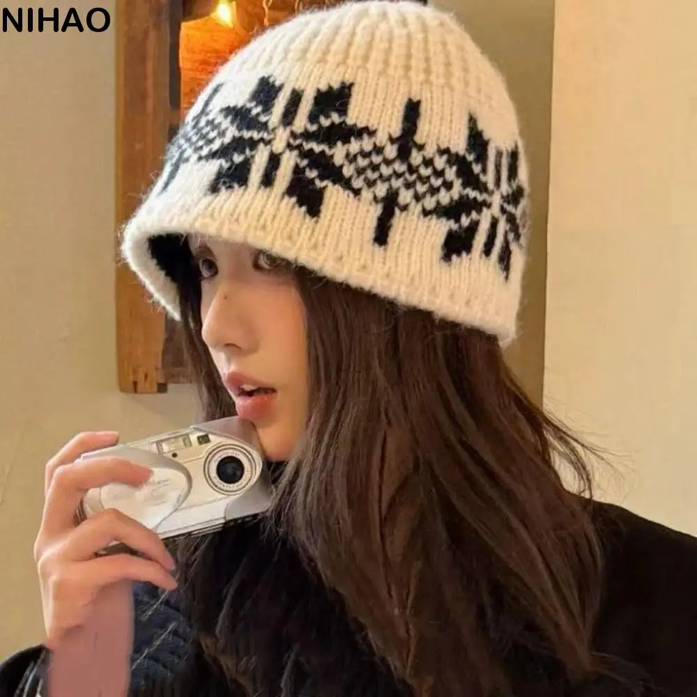 

Повседневная теплая жаккардовая вязаная шапка, шерстяные винтажные шапочки со снежинками, ретро корейская вязаная шапка с принтом, уличная шапка