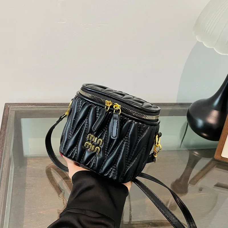 

2025 Trendy Pick: Women's High-end Makeup Bag - Small-scale, Versatile Box-shaped, Simple Shoulder & Crossbody Style