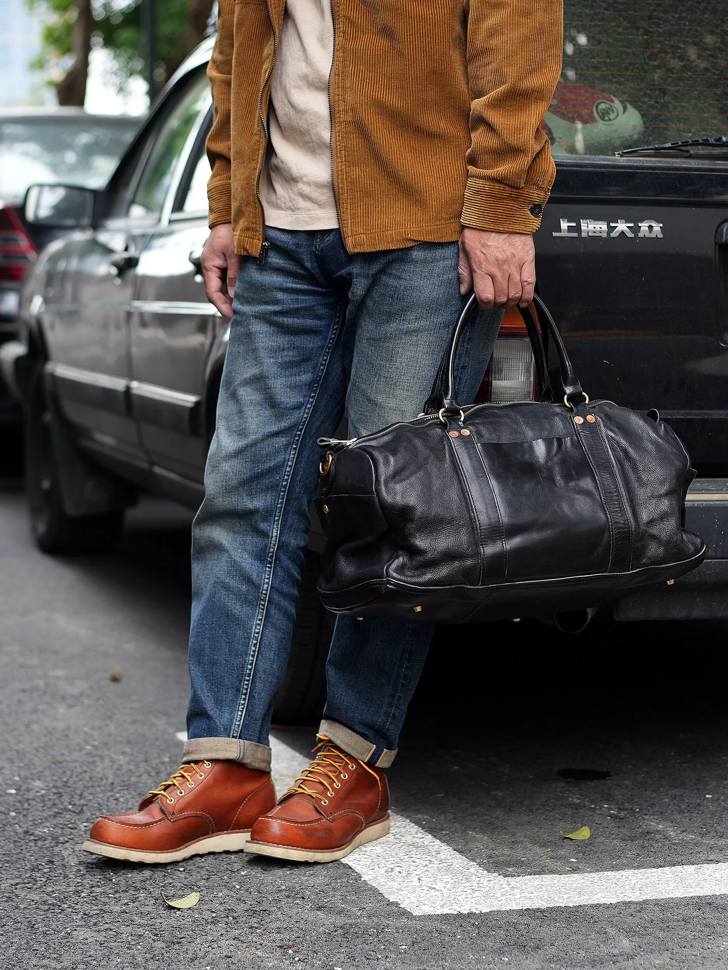 

PNDME fashion vintage high-quality genuine leather men's large-capacity travel bag sports fitness cow leather storage handbag