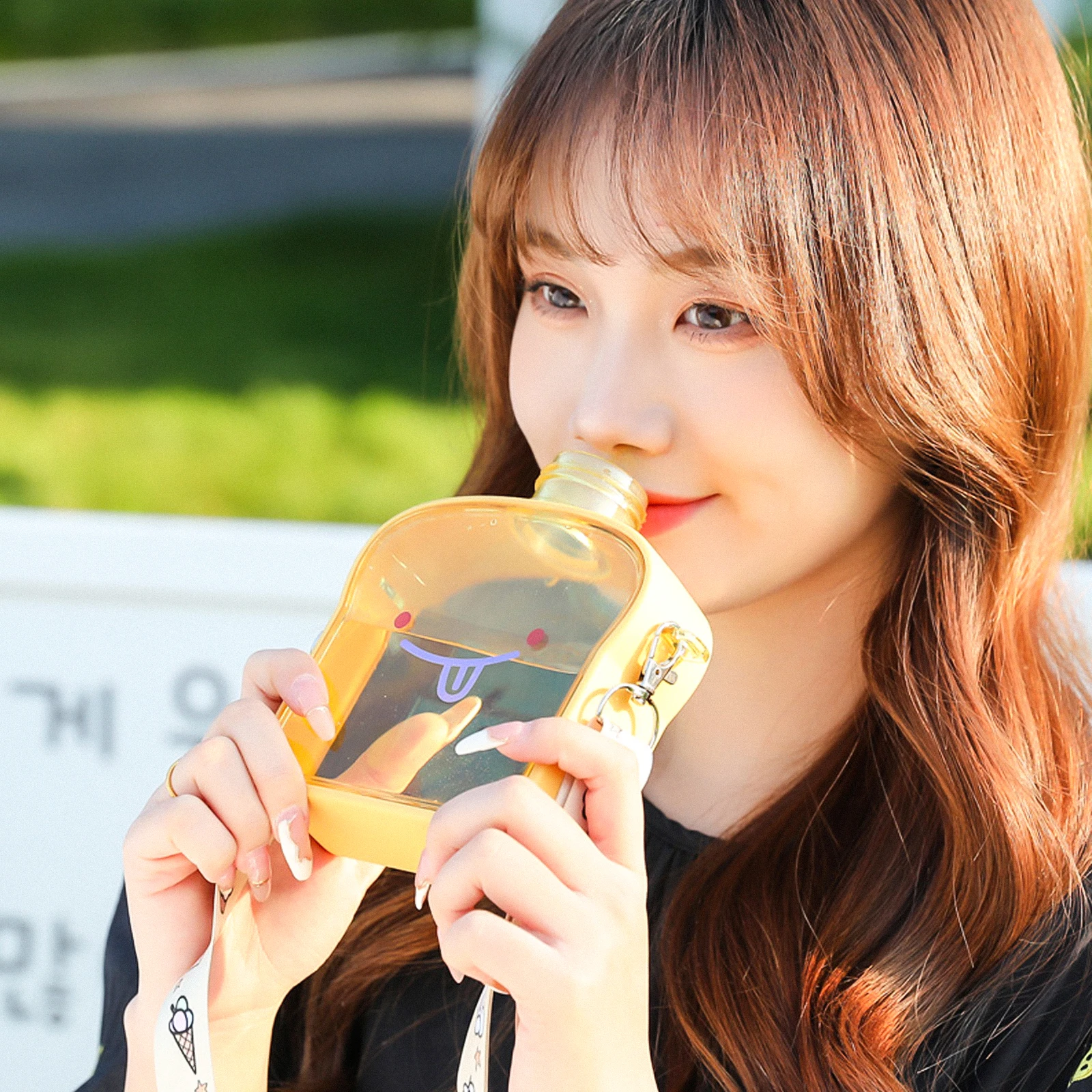 

Bread Shaped Water Bottle Kawaii Plastic Cup Portable Jug Comfortable H Easy Clean Durable Design Tea Milk Coffee Juice Gifts