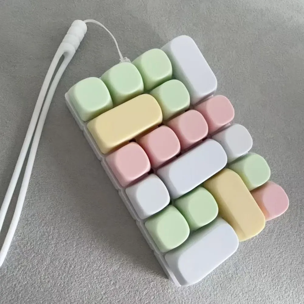 New Plastic Fidget Keychain 9-key 24-key Colorful Finger Button Funny Stress Relief Keyboard Key Chain for Adults Kid