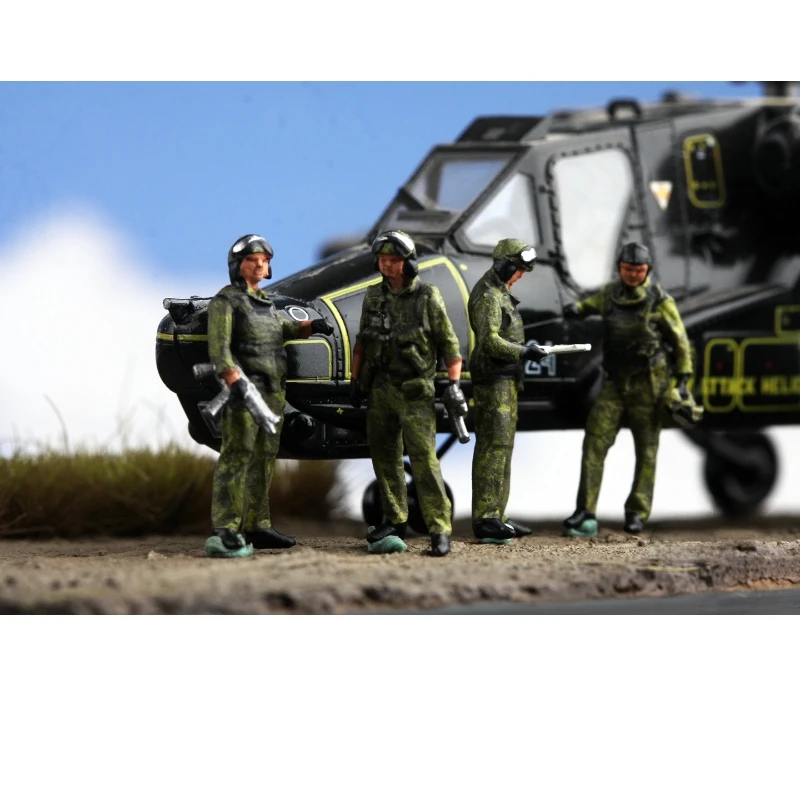 Modello in scala 1:72 4 pezzi Action Figure realistica pilota di elicottero russo Soldati Collezione di accessori per scene fai-da-te Regali di visualizzazione