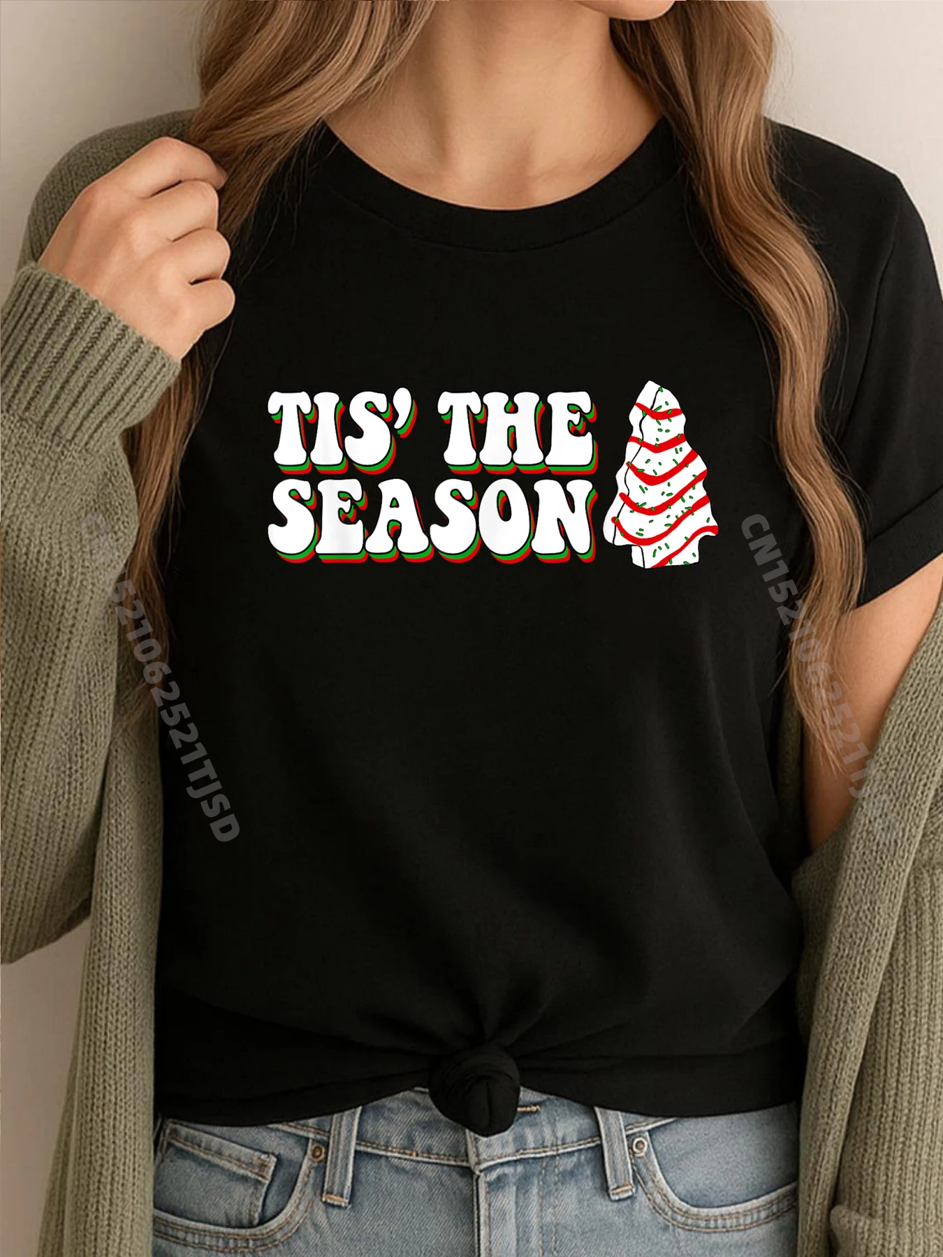 

Tis The Season Рождественская елка Торты Debbie Groovy Дизайнерская футболка Женская одежда Дизайн