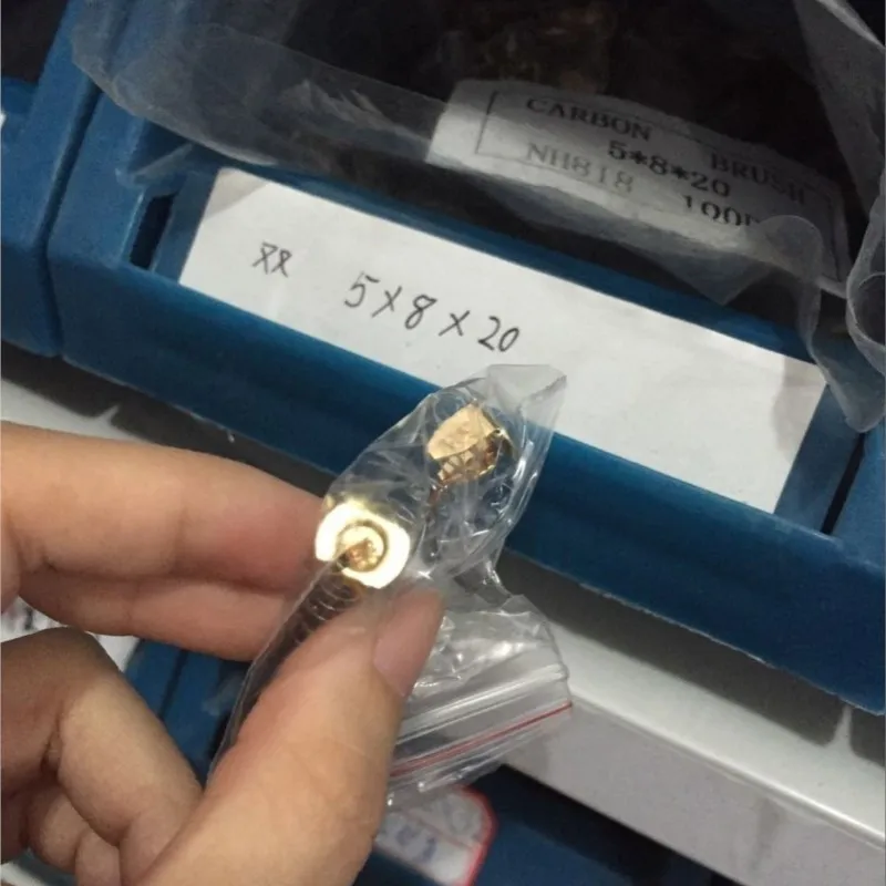 Угольная щетка 20 мм x 8 мм x 5 мм для обычного электродвигателя, 20 шт.