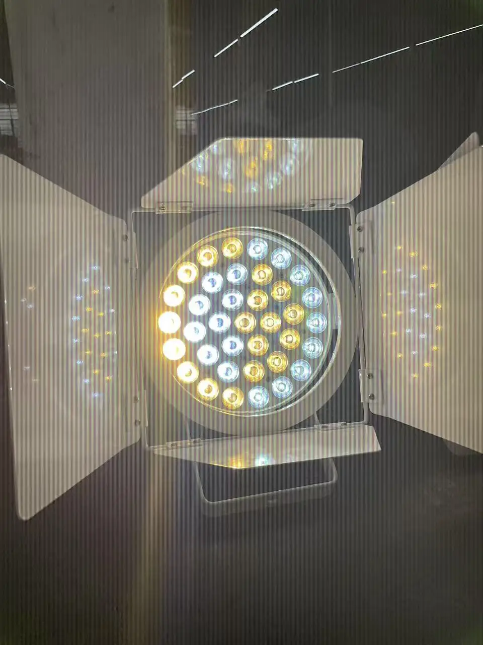 Professional Stage Lighting Equipment LED 37*10W with White and Warm White Auto Lamp  DMX512 for  Parties Wedding Stage Events
