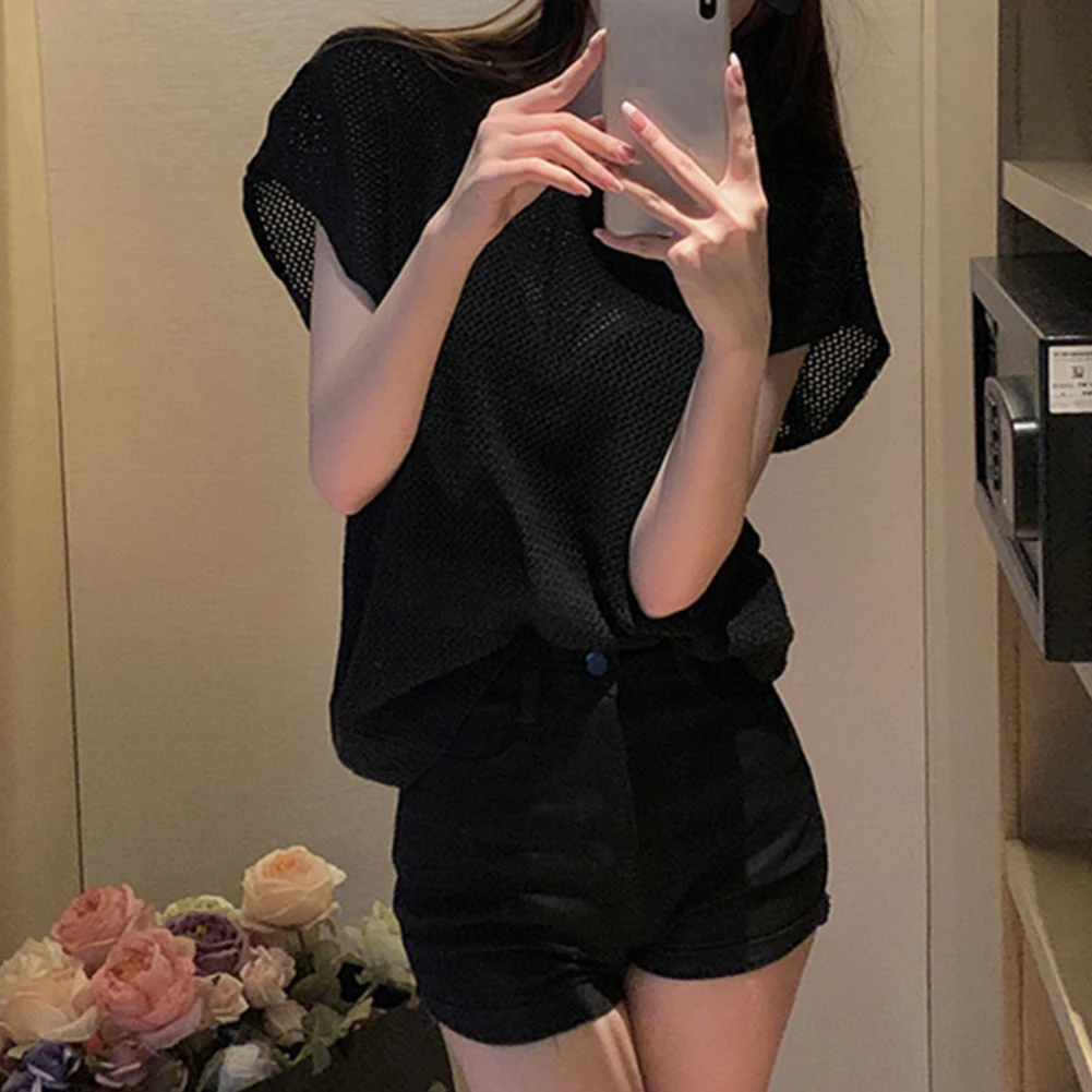 Schlichtes und aber stilvolles, bequemes, einfarbiges Strickoberteil für Damen, ideal für den täglichen Gebrauch während der wärmeren Monate