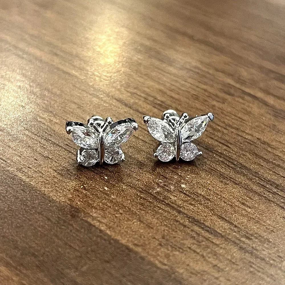 Nette Edelstahl Schmetterling Ohrringe Mädchen Exquisite Tier Stud Ohrring für Frauen Kind Knorpel Ohr Stud S925 Stempel