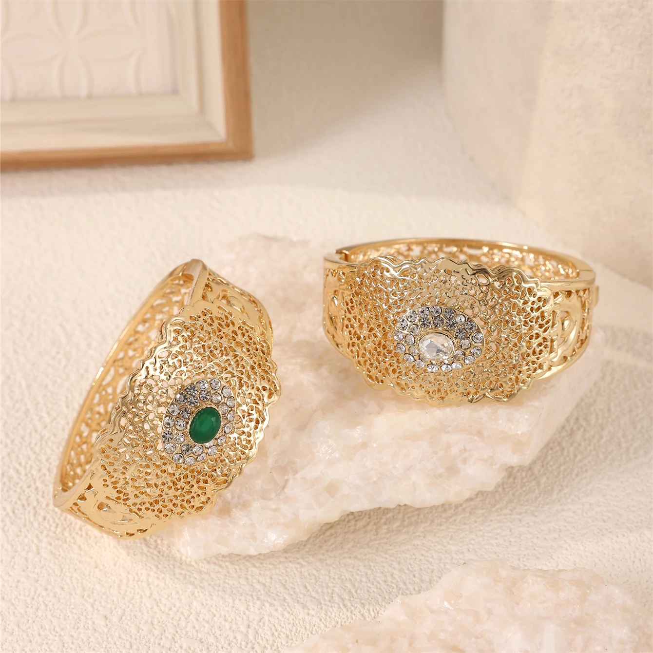 

Chic Arab Bangle Cuff Bracelet for Women Gold Color Algerian Wedding Jewelry Hollow Metal Arabesque Dubai Bride Gift