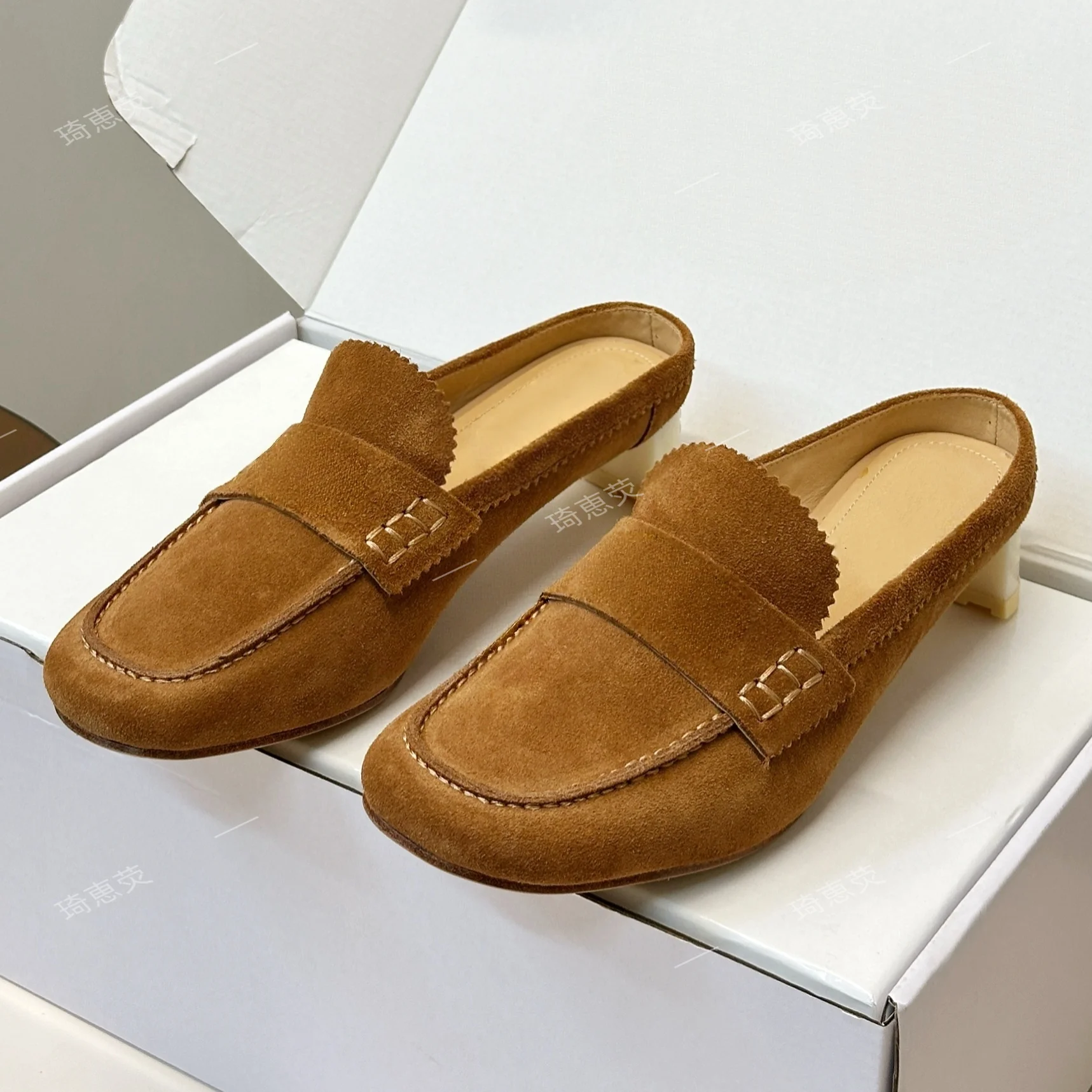 Baotou Mule Sandals For Outdoor Wear 2026 Autumn New Arrival Retro Flat-Soled Genuine Leather Square-Toe Chunky Low-Heel Mules