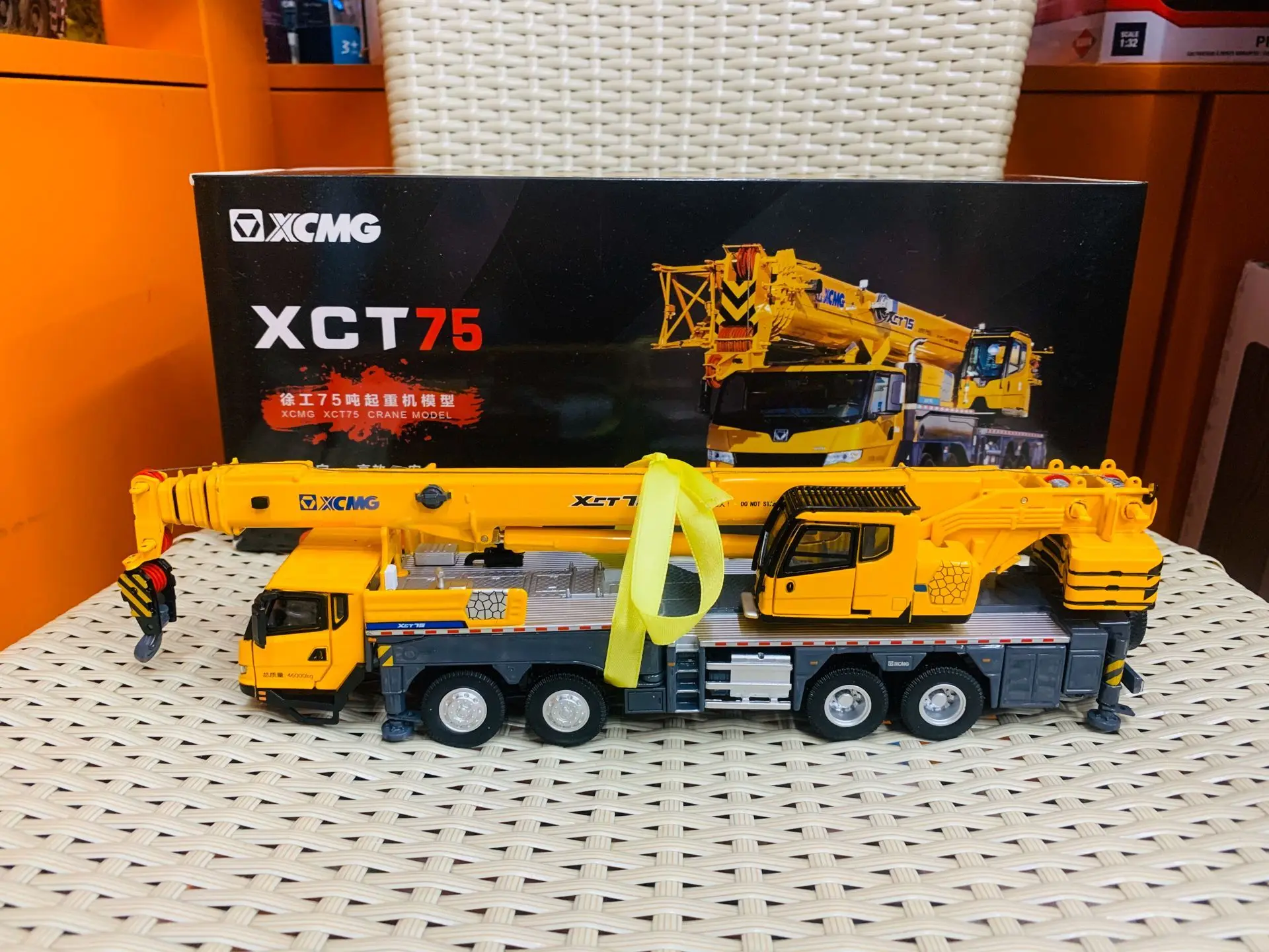 XCMG XCT75 Mobile Crane Model 1/50 Scale Die-Cast New in Original Box