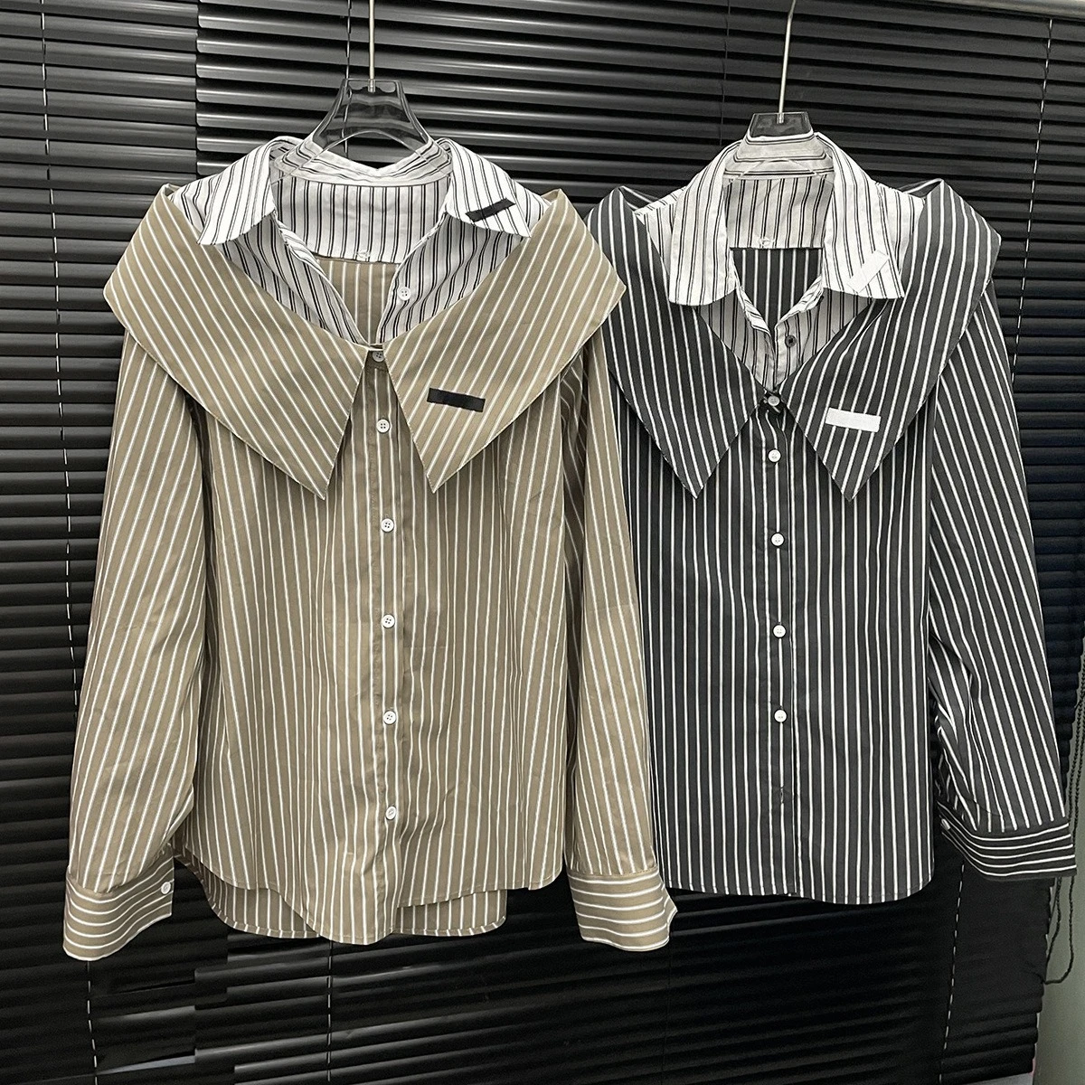 

2025 New Autumn Detachable Layered Vertical Stripes Off Shoulder Two Way Casual Blouse Women Sweet Spicy Style