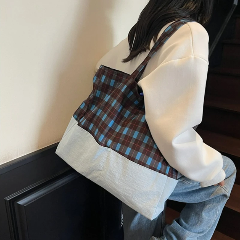 حقيبة كتف قماشية أنيقة ذات سعة كبيرة ومقبض علوي حقيبة حمل للنساء على طراز كسول للتنقل في المكتب حقيبة مدرب جديدة وأنيقة