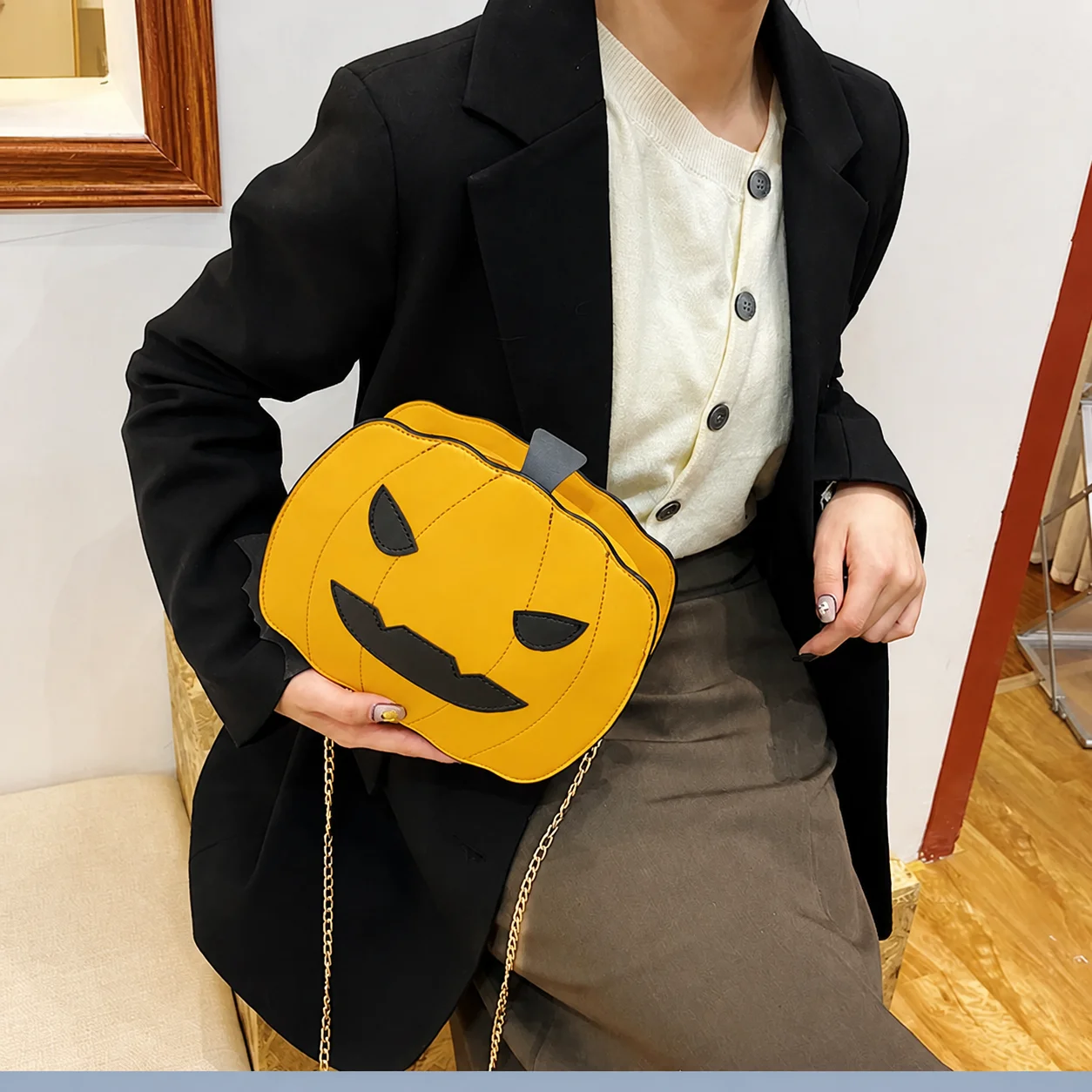 Chain Shoulder Bag Lightweight Holiday Crossbody Purse Jack O Lantern Shoulder Bag Quirky Halloween Pumpkin Bag For Holiday