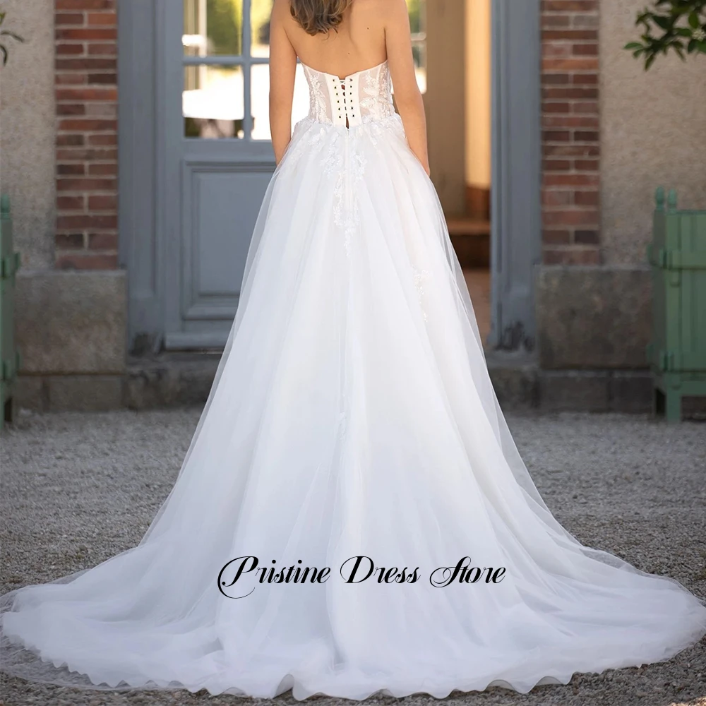 Modern Lace Appliques Strapless Tulle Wedding Dress 2026 Customized Sleeveless Lace Up Back Bridal Gowns Robe De Mariée