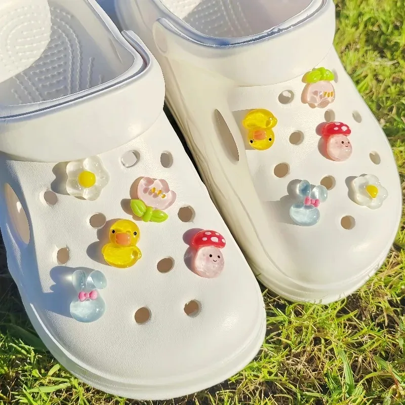 10 Pieces Crystal Duck Cutout Sandals Accessories Floral DIY Garden Shoes Removable Decorations for Women Beach Shoes Gift Set